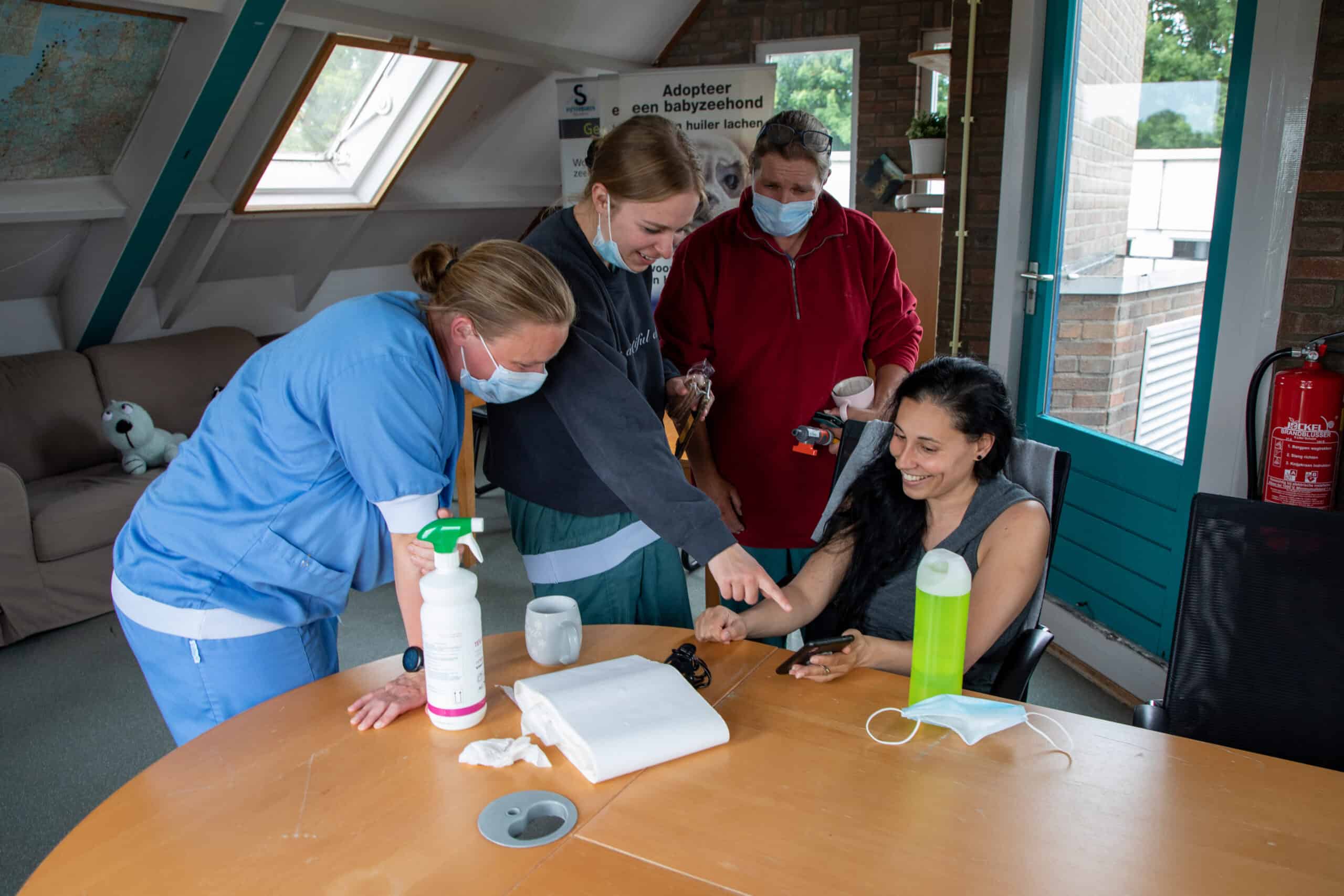 zeehondenzorg in de kantine