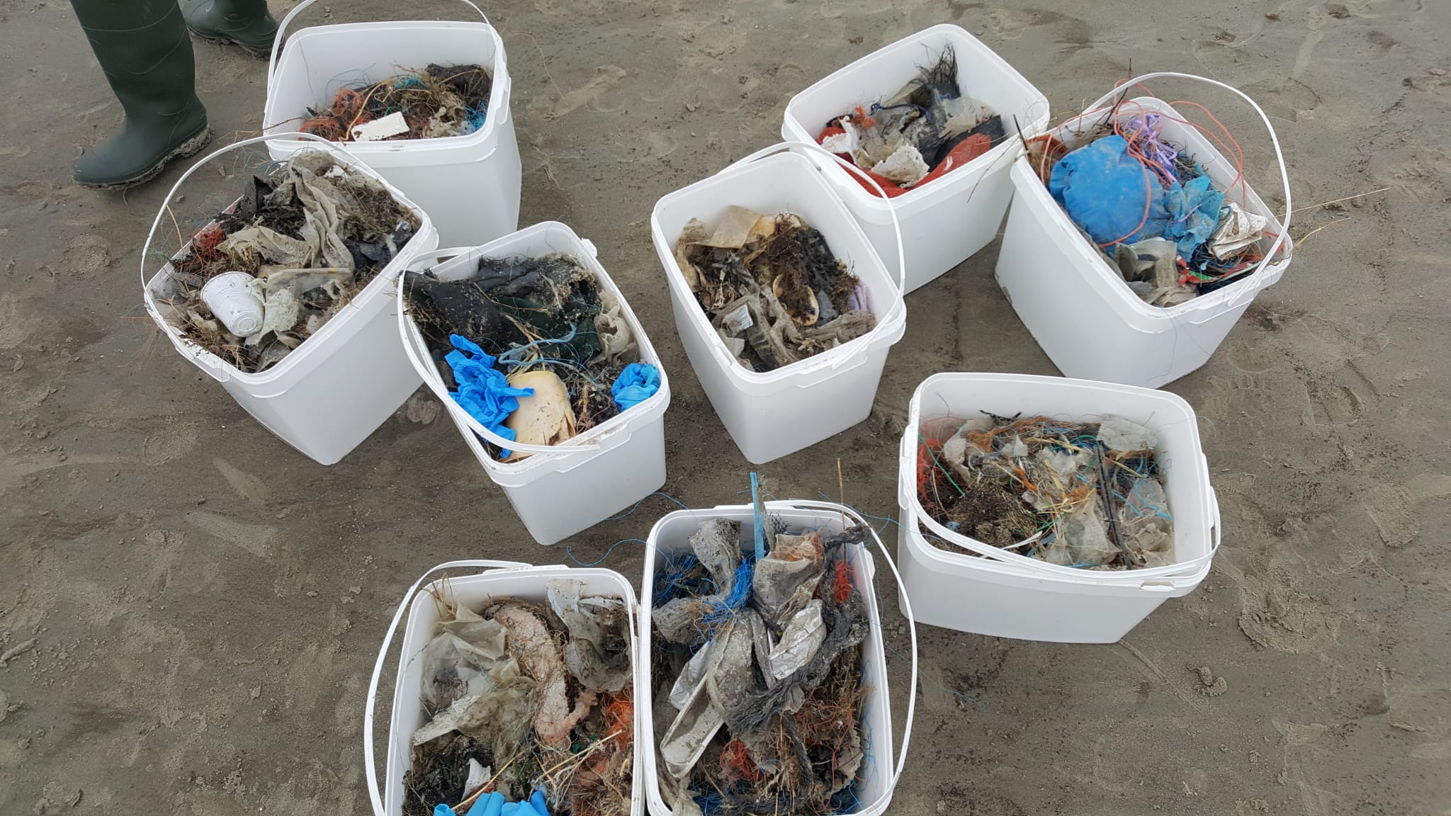 Verzamelde plastic tijdens beach clean-up